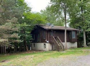 104 Feather Ln, Tobyhanna, PA