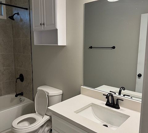 5th image of 52 Claire Dr SE #B