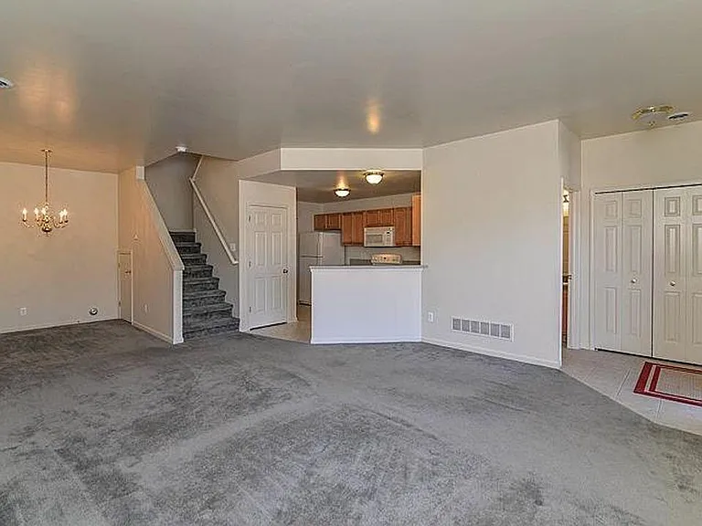 2076 Cloverly Ln — Photo 7