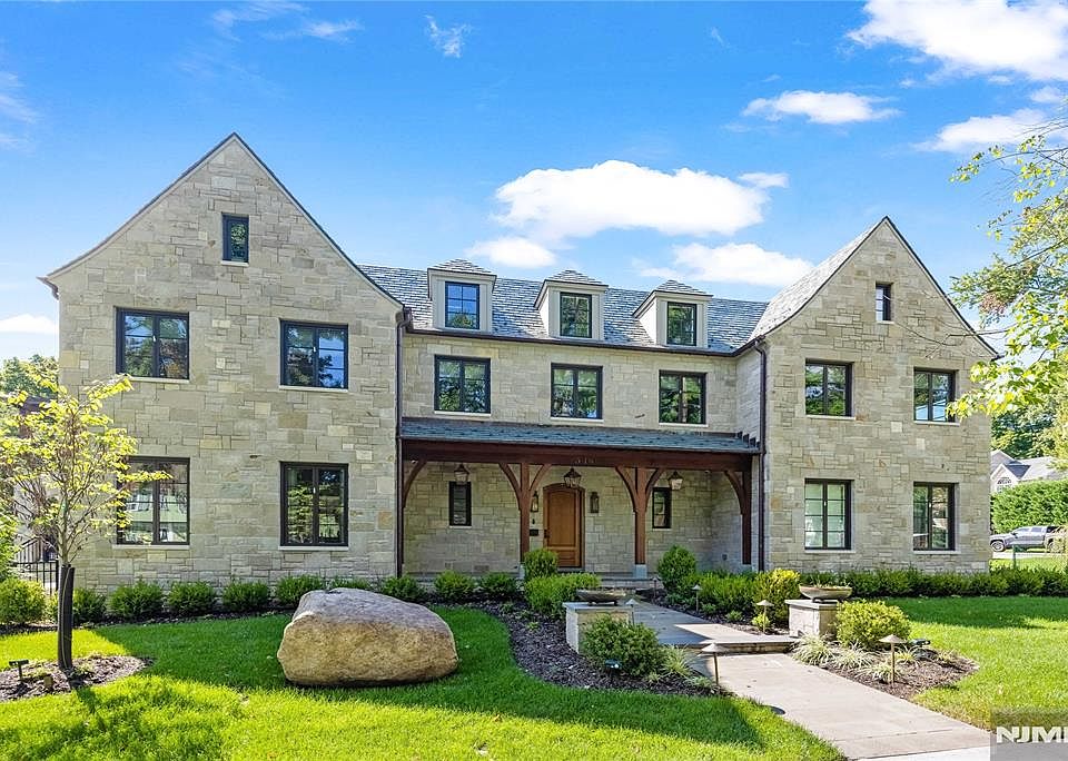 1st image of 548 Sylvan Place