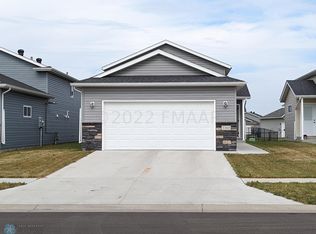 3365 Maple Leaf Loop S, Fargo, ND 58104