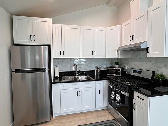 4th image of 1022 W 168th St #C