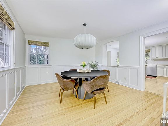 4th image of 39 Hollis Dr