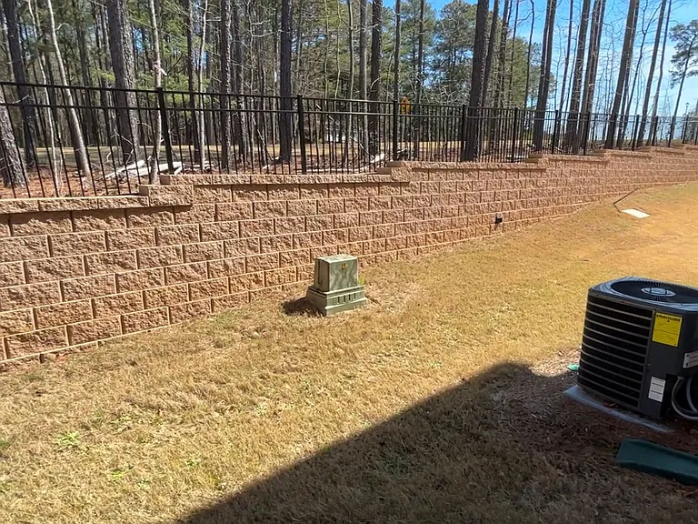 483 Clark Creek Ln — Photo 2