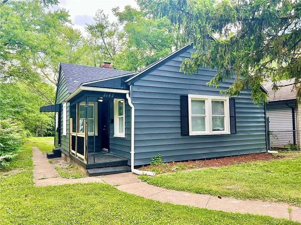 2 bed, 1.0 bath, 836 sqft, $1,390 — Photo 1