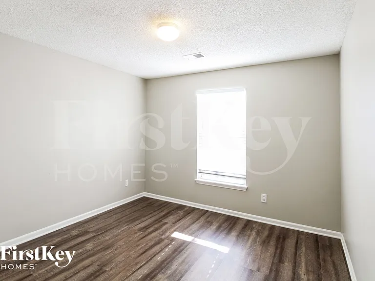 909 NE 93rd Ct — Photo 11
