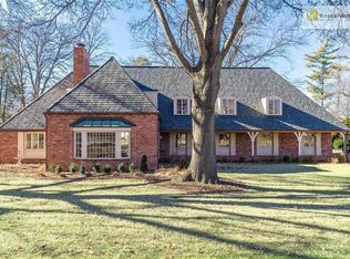 6424 Aberdeen Rd, Mission Hills, KS 66208