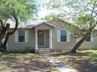902 E Ragland Ave, Kingsville, TX 78363