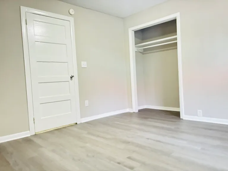 514 S Maple St — Photo 25