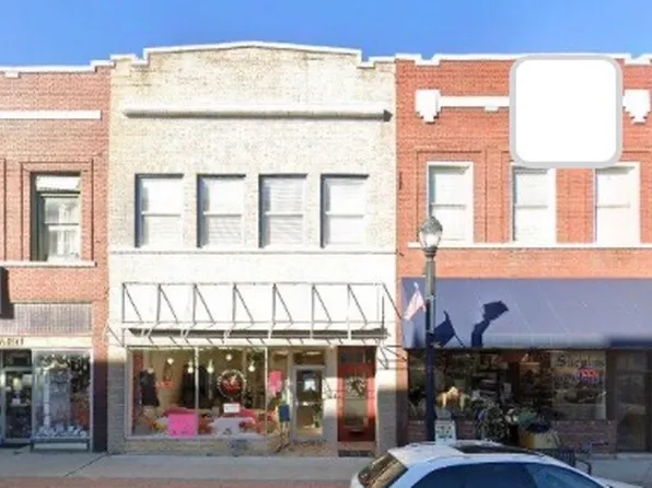 408 Delaware St #B, Leavenworth, KS 66048