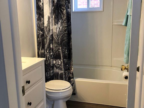 2nd image of 761 Hollywood Ave #761