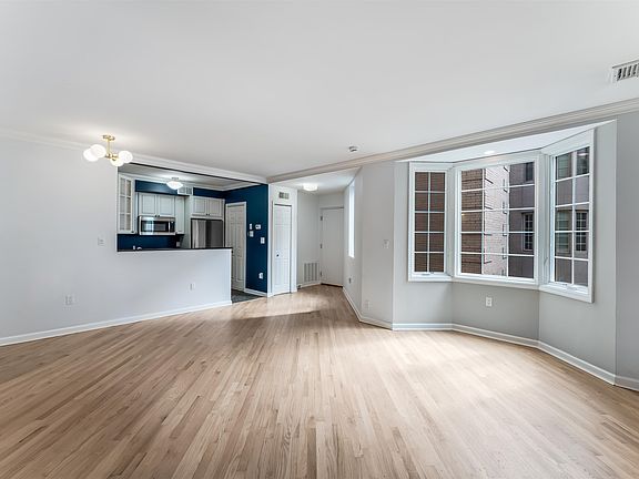 5th image of 1108 Hudson St APT 4B