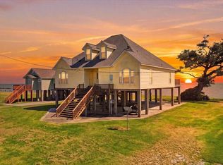 207 Heartfield Ln, Smith Point, TX 77514