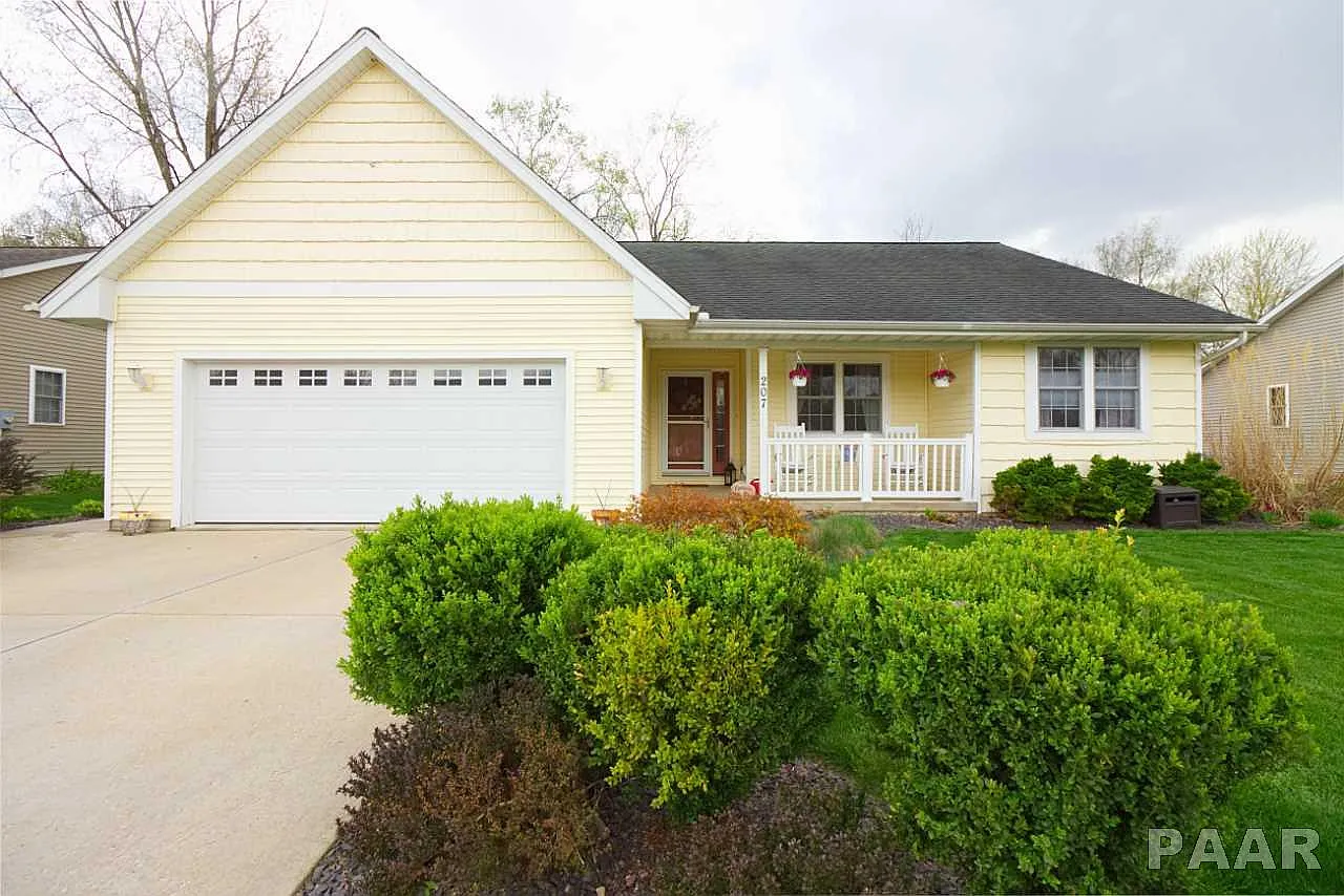 207 Tulip Dr photo 1