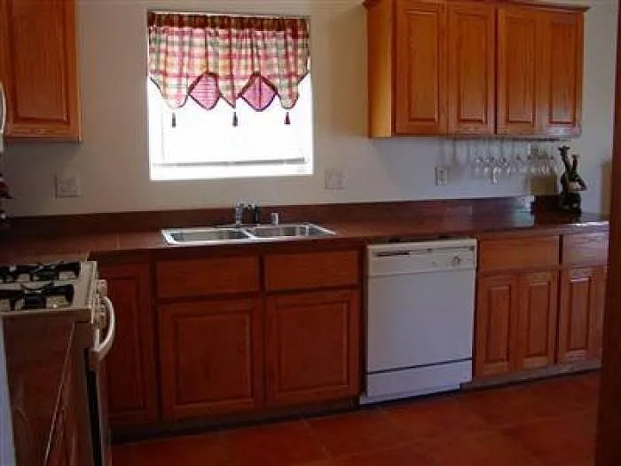 3 bed, 2.5 bath, 1700 sqft, $2,000 — Photo 2