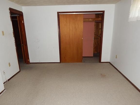 BASEMENT BEDROOM