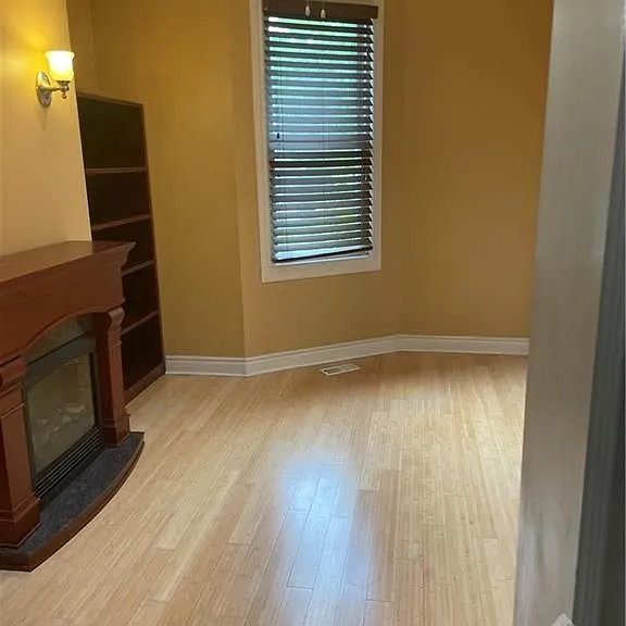 321 Avondale Ave #1 — Photo 2