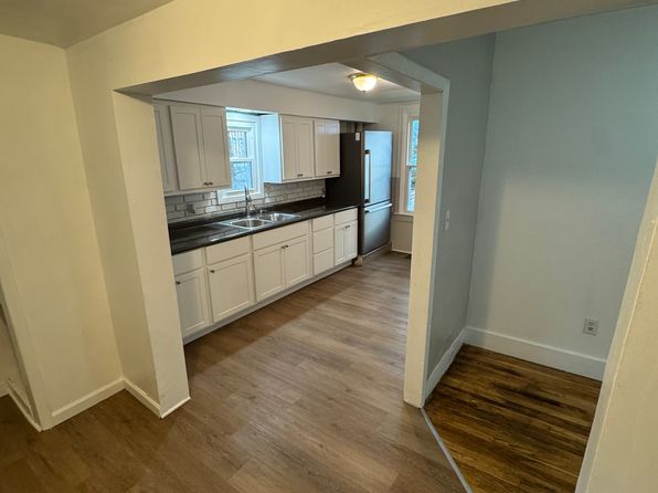 37 E Court St #1/2