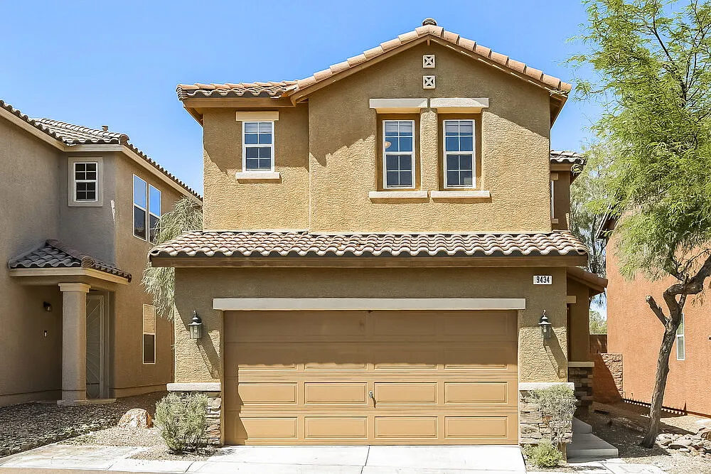 3 bed, 2.5 bath, 2045 sqft, $2,085 — Photo 1
