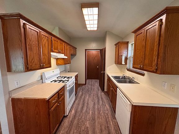 2nd image of 1056 N Ridgecrest Way