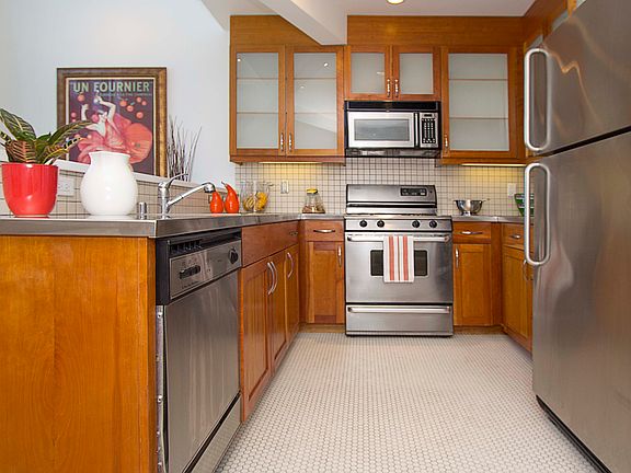 4th image of 321 Langton St Unit 14