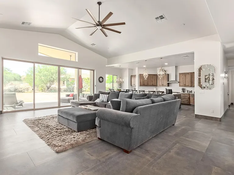 GREAT ROOM FLOOR PLAN. 10X12 FT SECTIONAL AND 50" OTTOMAN.
16 FT SLIDING DOOR. FANS IN EACH ROOM.