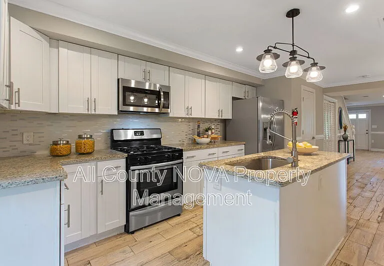2217 14th St SE — Photo 9