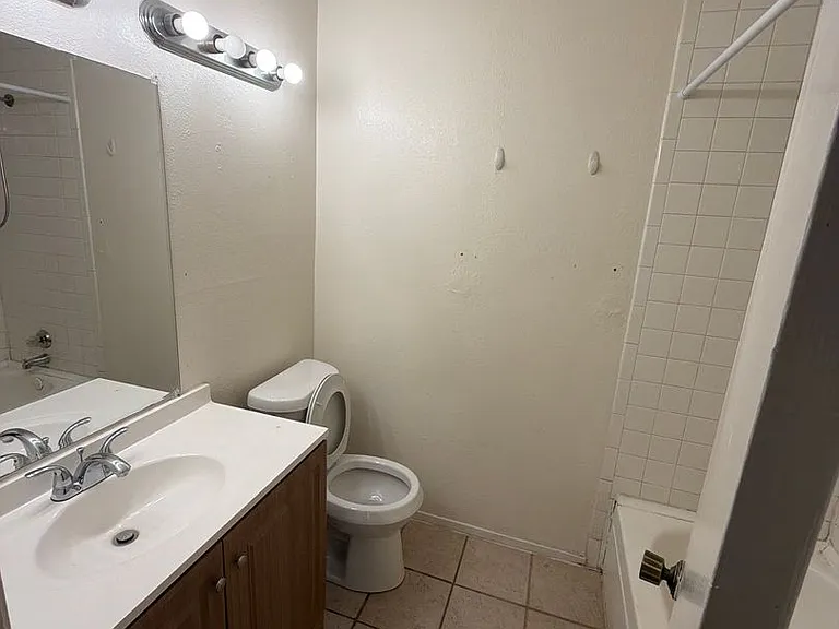 4316 Swiss Ave — Photo 6