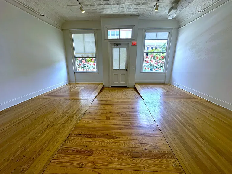 582 Mulberry St — Photo 2