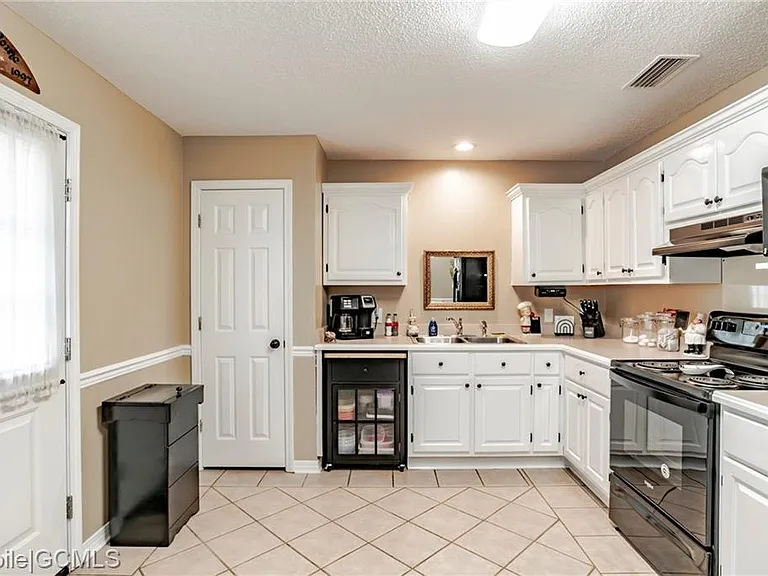 8653 Taber Dr — Photo 2