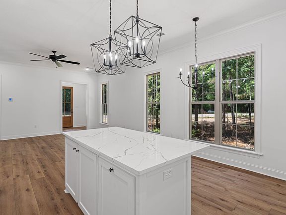 4th image of 56 Riviera Dr