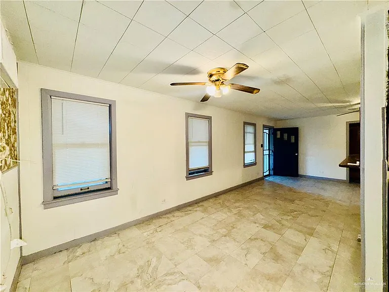 1601 Redwood Ave — Photo 6