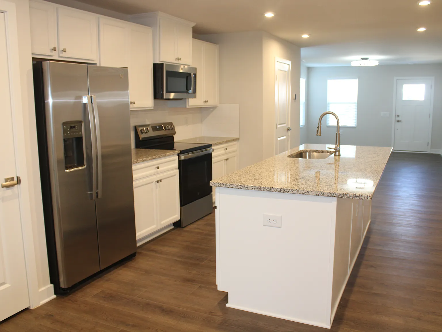 3 bed, 1628 sqft, $1,995 — Photo 3