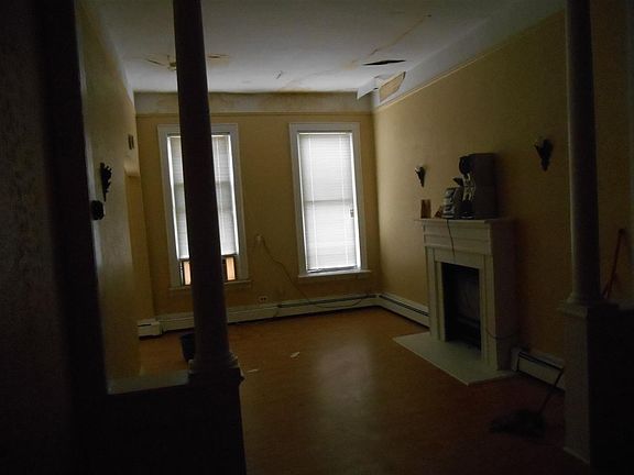 2nd image of 109 Oak St