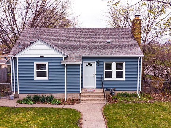 2nd image of 2827 Humboldt Ave N