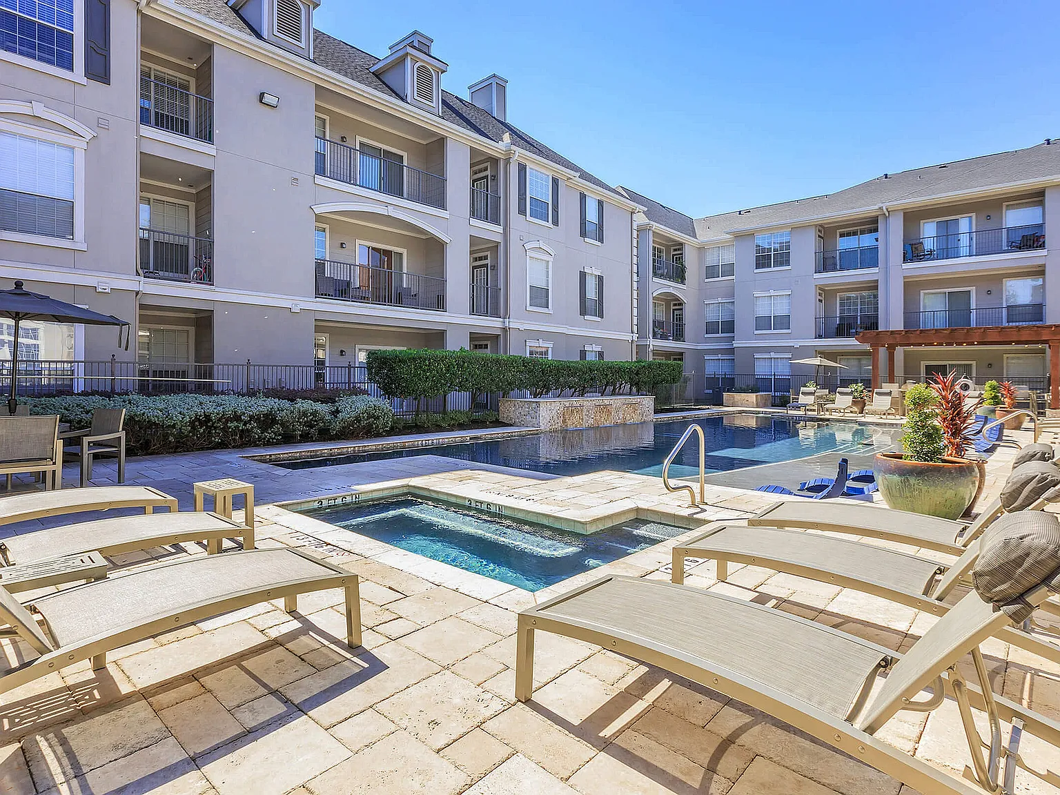 Estates At Bellaire — Photo 1