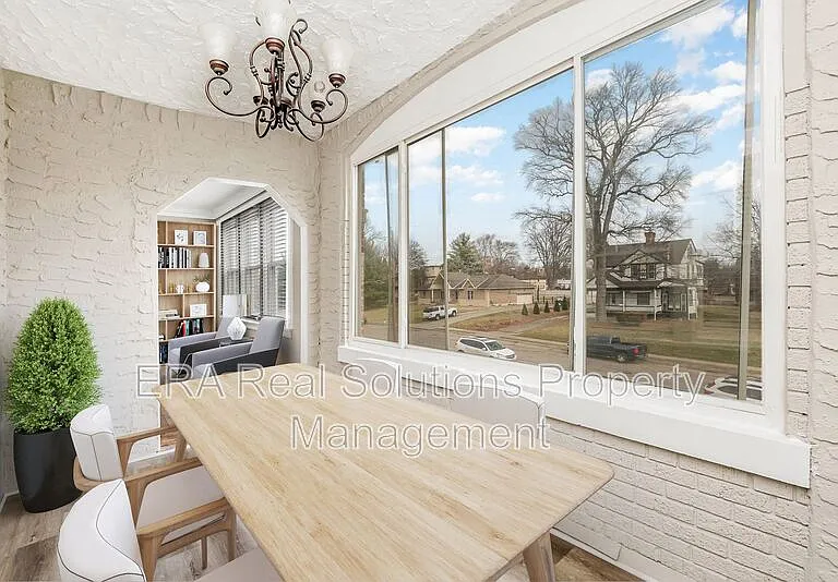 979 Burton Ave — Photo 15