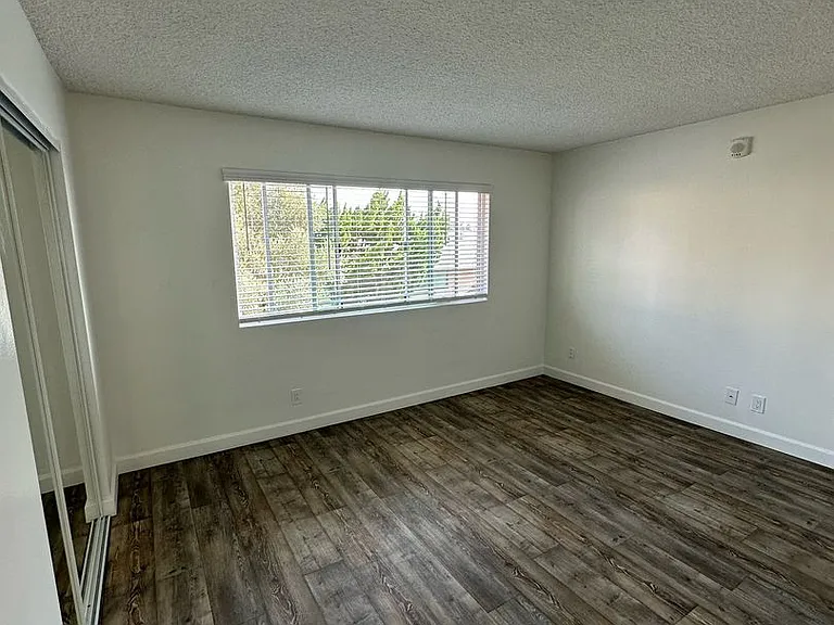 4221 4th Ave — Photo 9