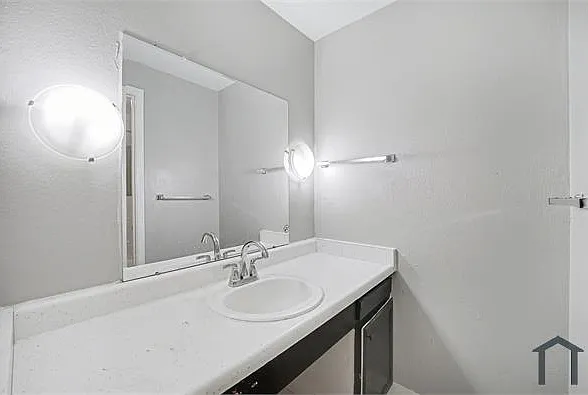 1908 Clinton St #203 — Photo 5