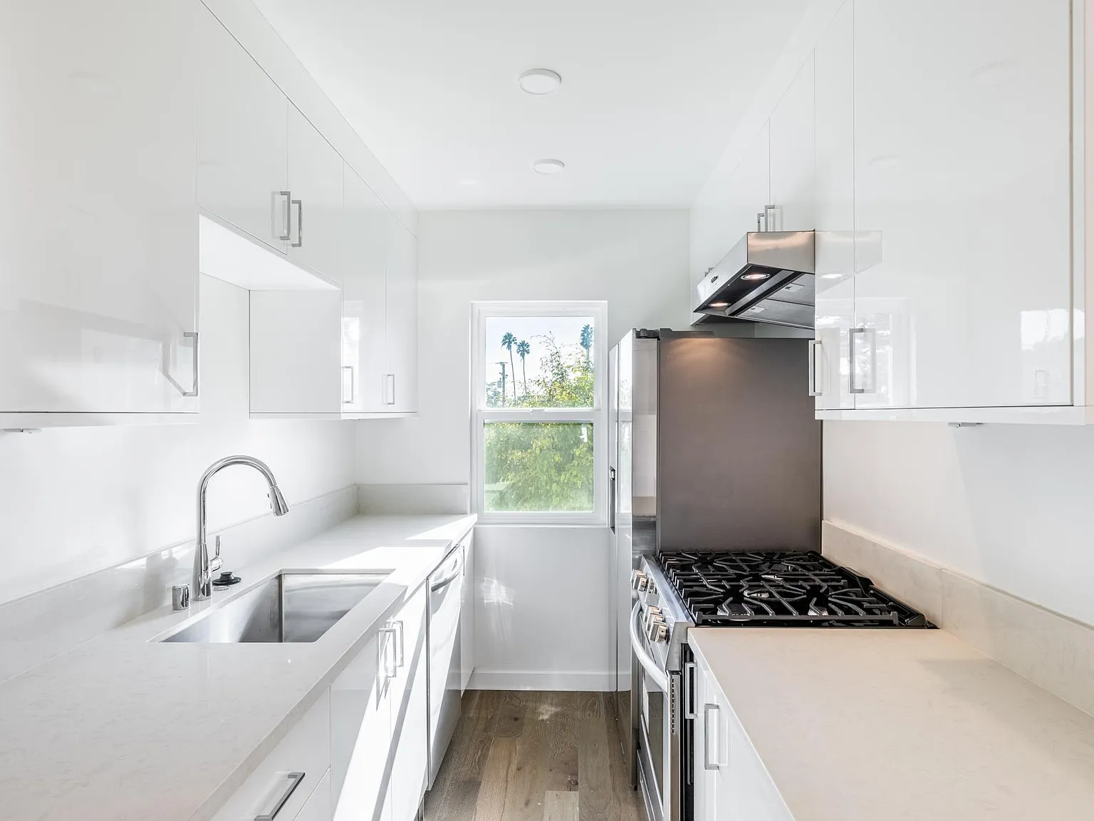 2 bed, 950 sqft, $4,895 — Photo 4