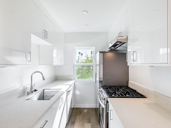4th image of 1027 9th St #5
