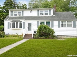 1362 Darby Rd W, Wantagh, NY 11793