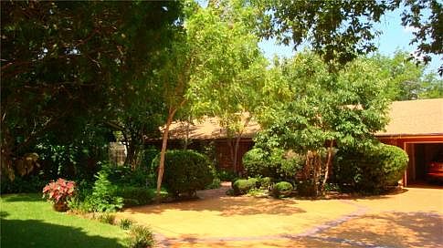 911 Shoreline Dr.