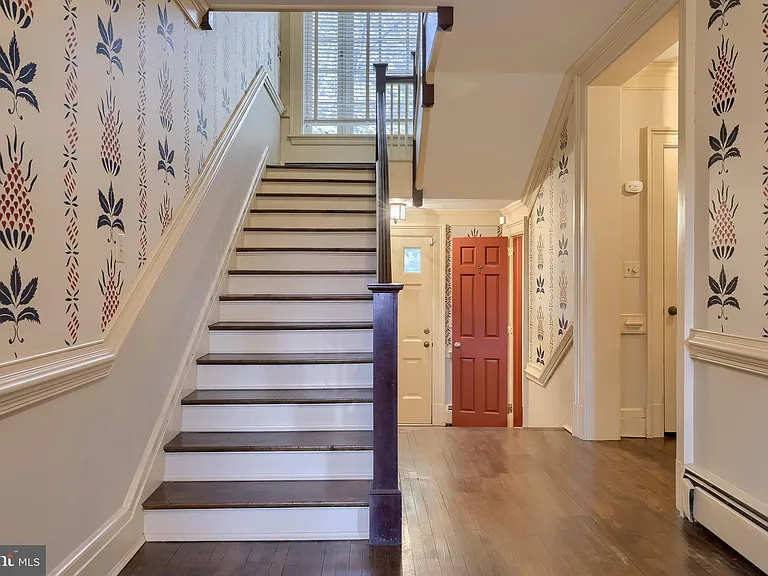 226 E Caracas Ave — Photo 5