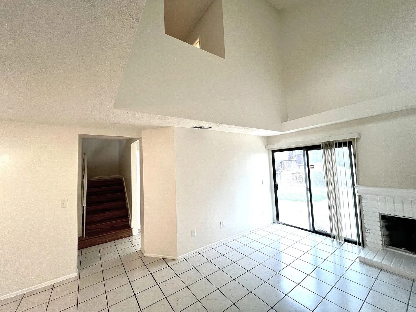 Beautiful 3-Bedroom Single-Family Home with Spacious Backyard for Lease in Fontana — Photo 4