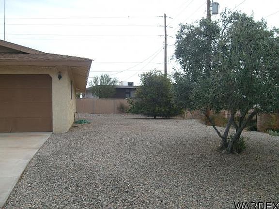 3rd image of 320 Islander Ln