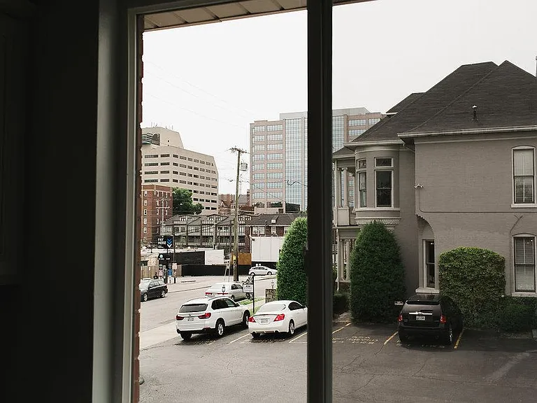 Louise Ave Apartments — Photo 4