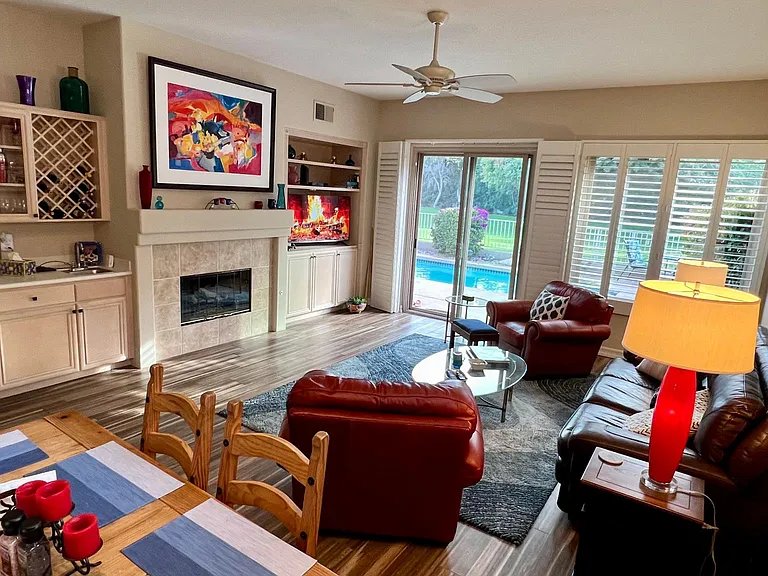 209 Kavenish Dr — Photo 2
