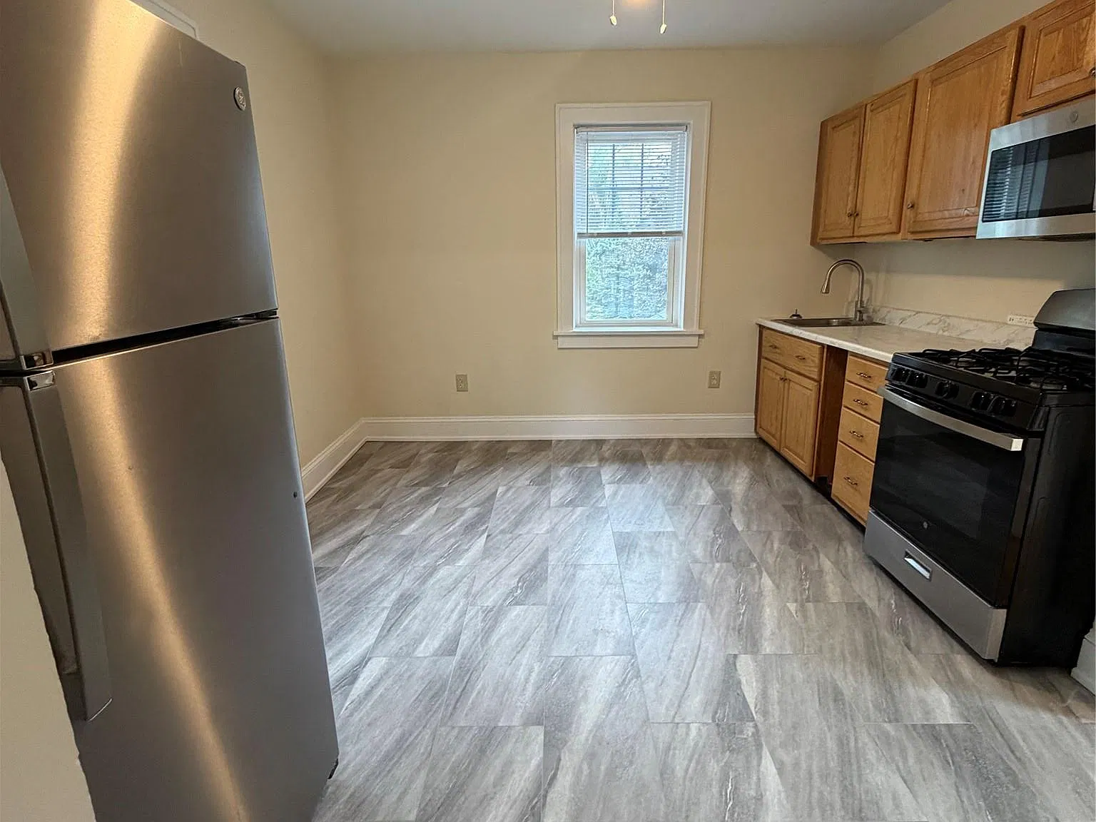 Studio, 1.0 bath, 800 sqft, $1,800 — Photo 4