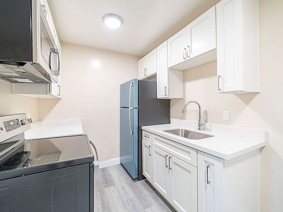 3rd image of 200 E 15th St #220-3